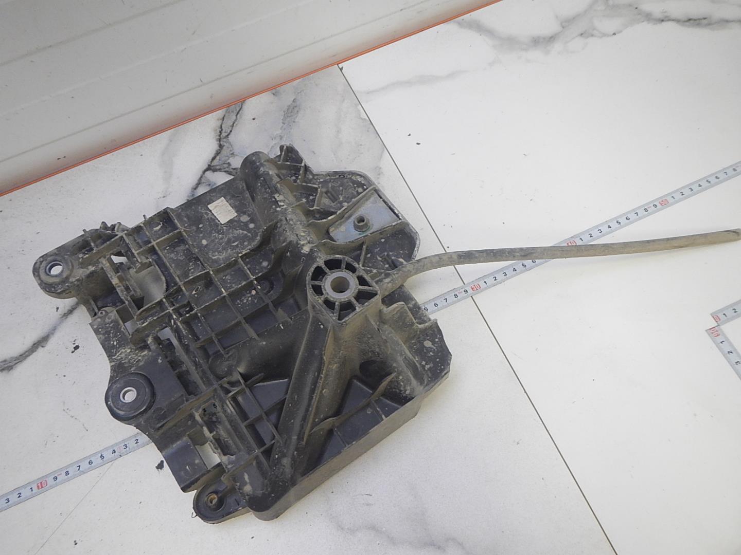 Крепление АКБ (корпус/подставка)