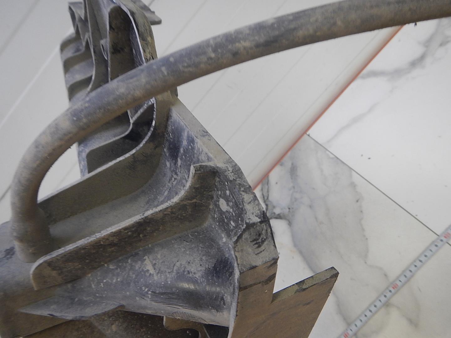 Крепление АКБ (корпус/подставка)