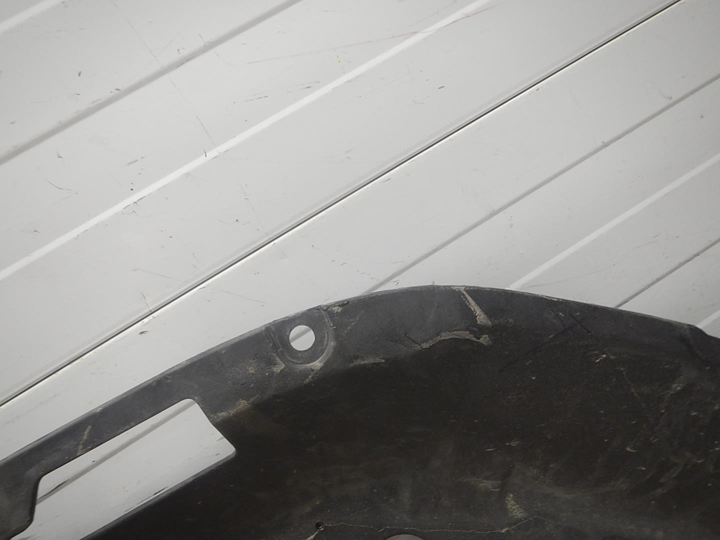 Кожух замка капота