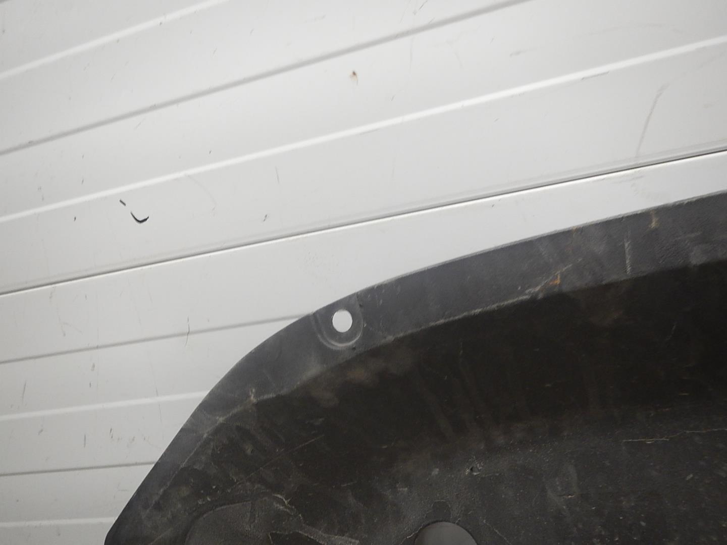 Кожух замка капота