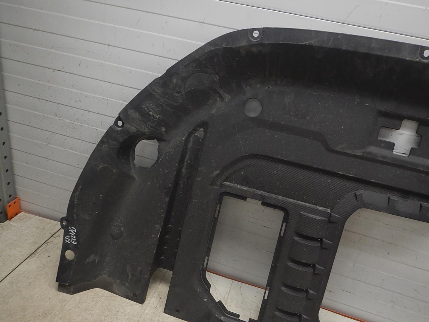 Кожух замка капота