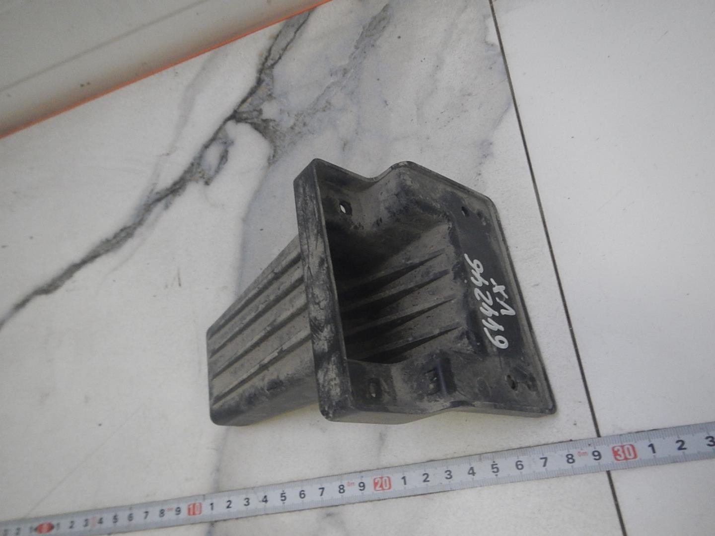 Кронштейн решетки радиатора