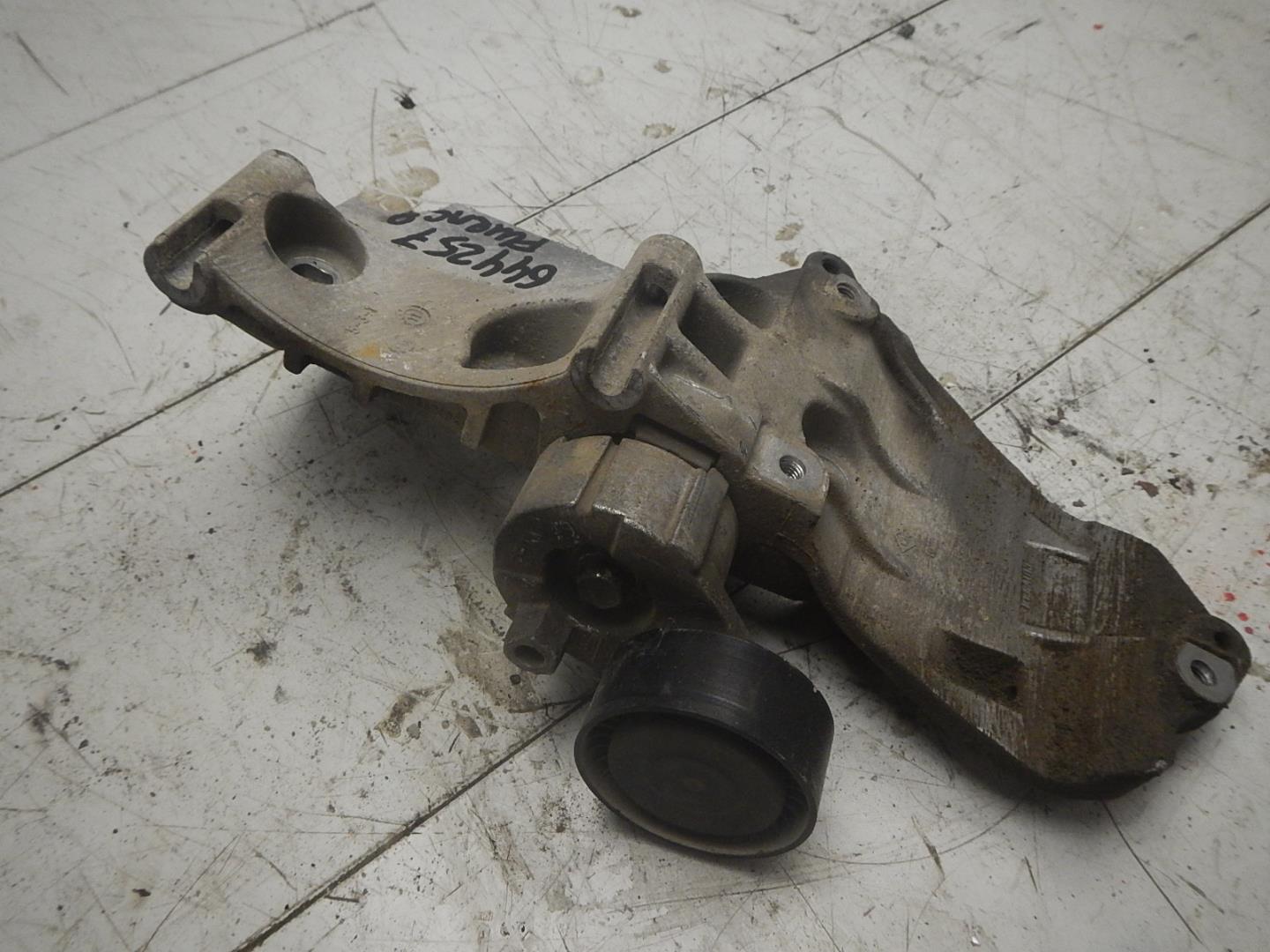 Кронштейн генератора