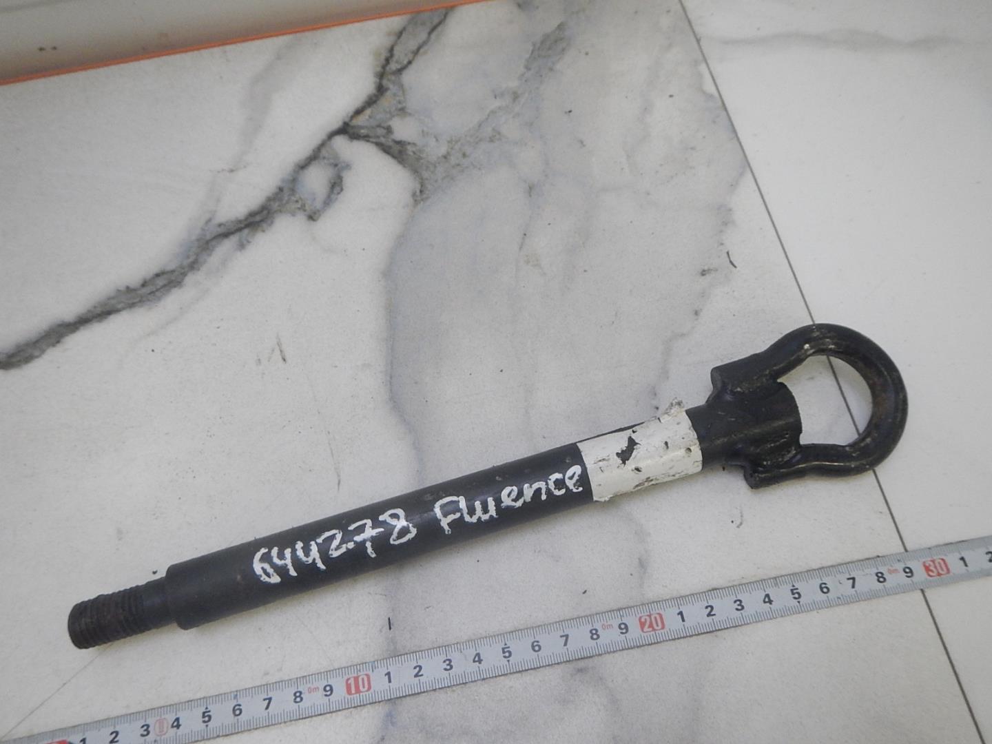 Крюк буксировочный