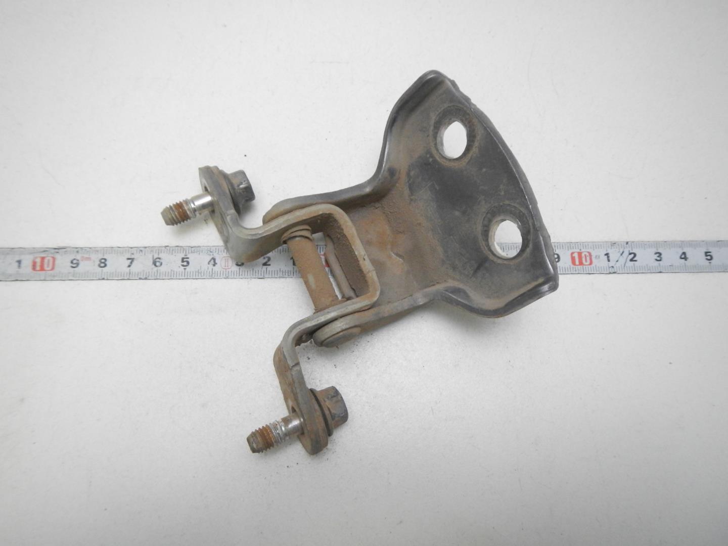 Петля двери задней правой нижняя