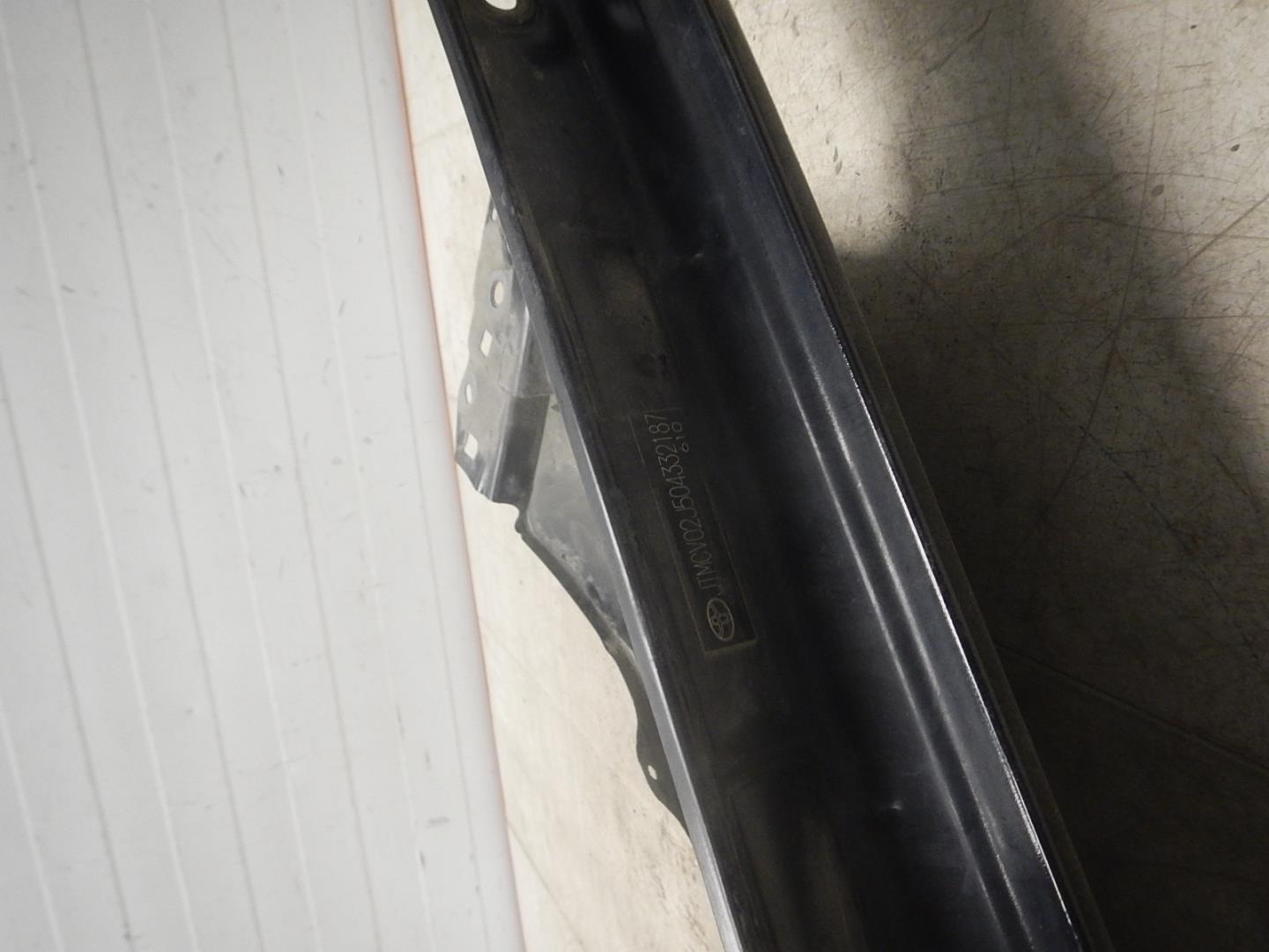 Крыло переднее правое