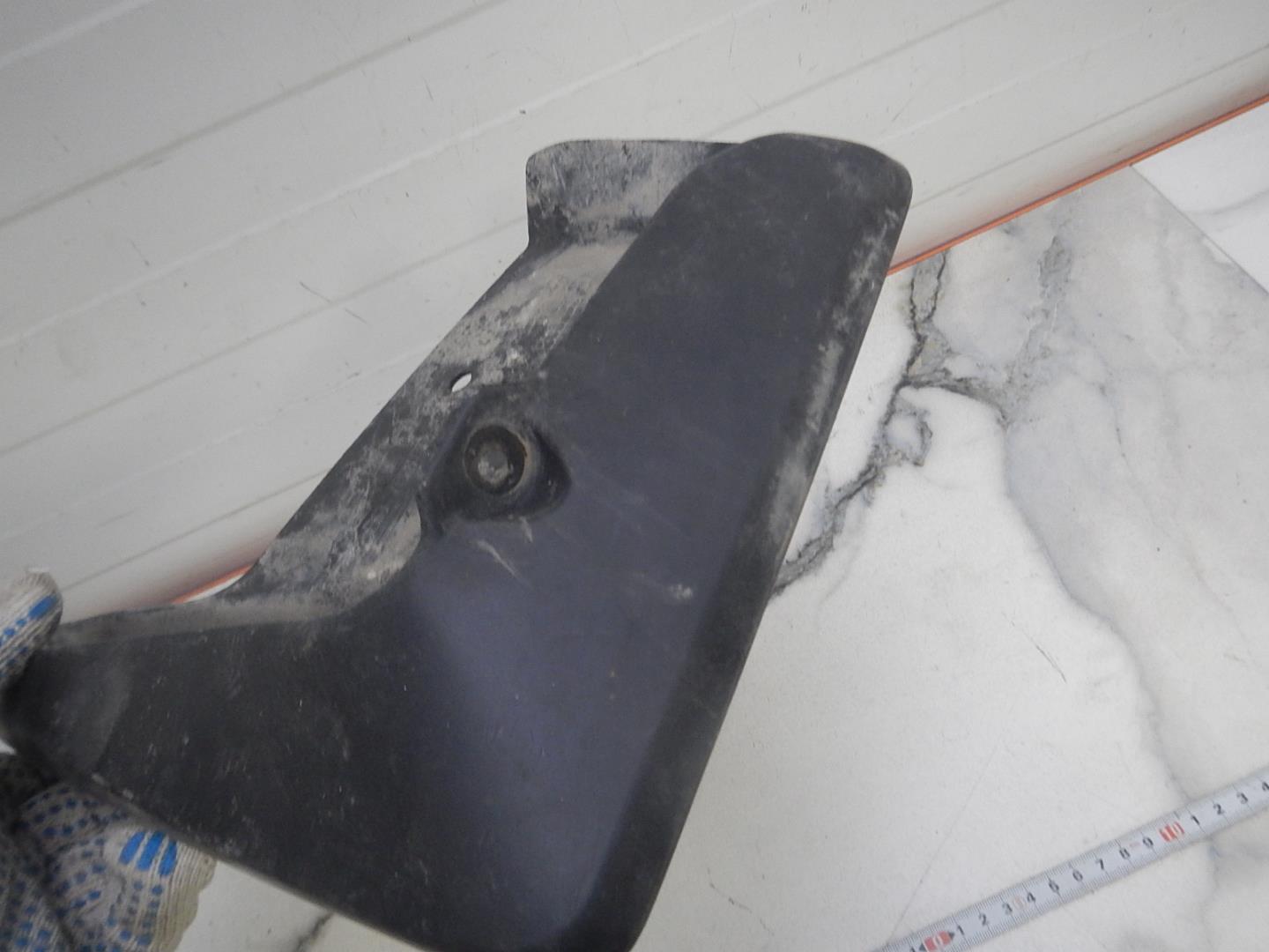 Брызговик задний левый