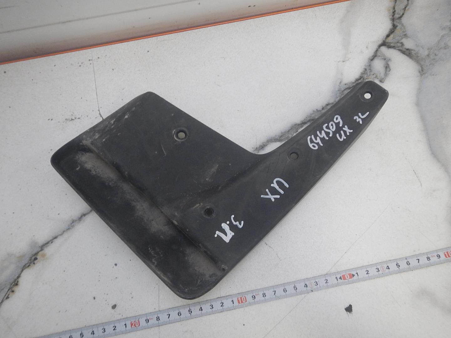 Брызговик задний левый