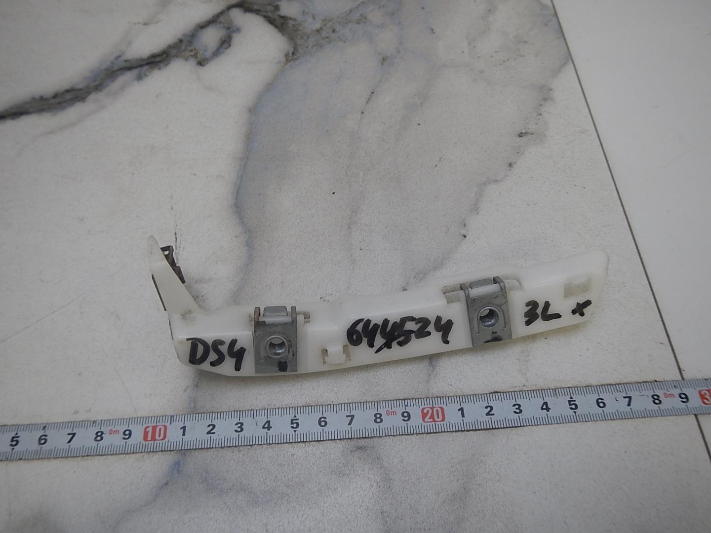 Кронштейн заднего бампера левый