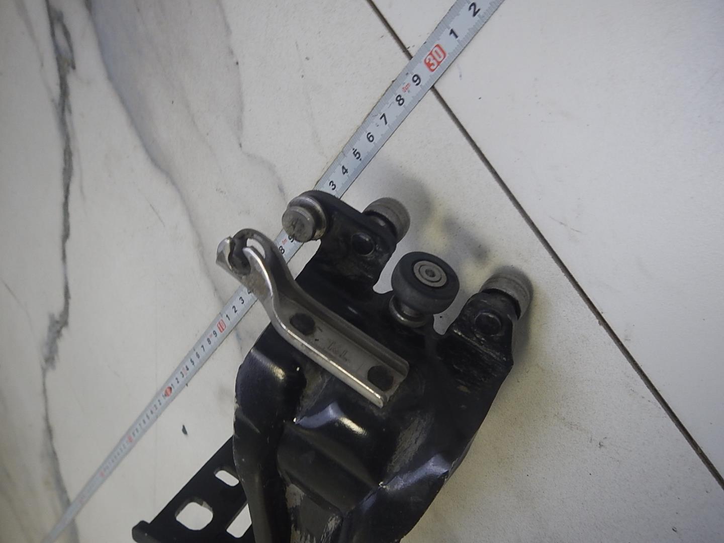 Ролик двери сдвижной верхний