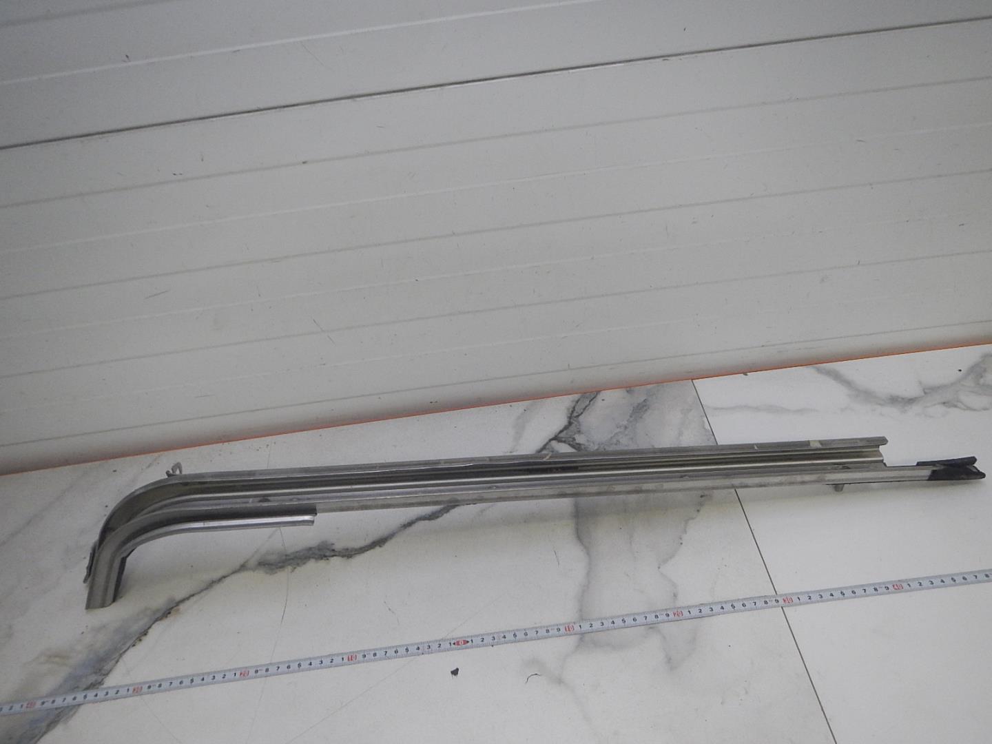 Направляющая двери сдвижной