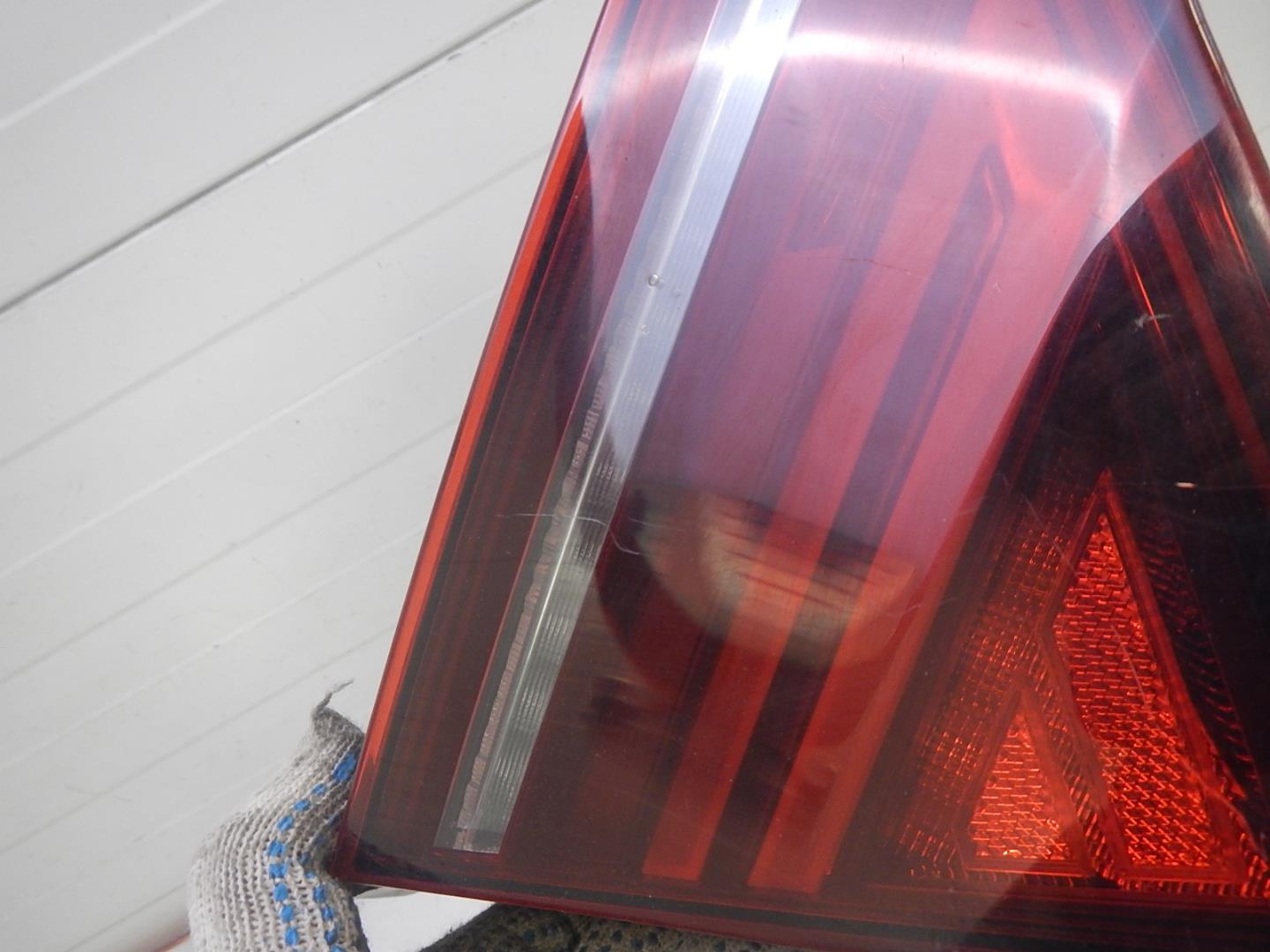 Фонарь задний внутренний левый