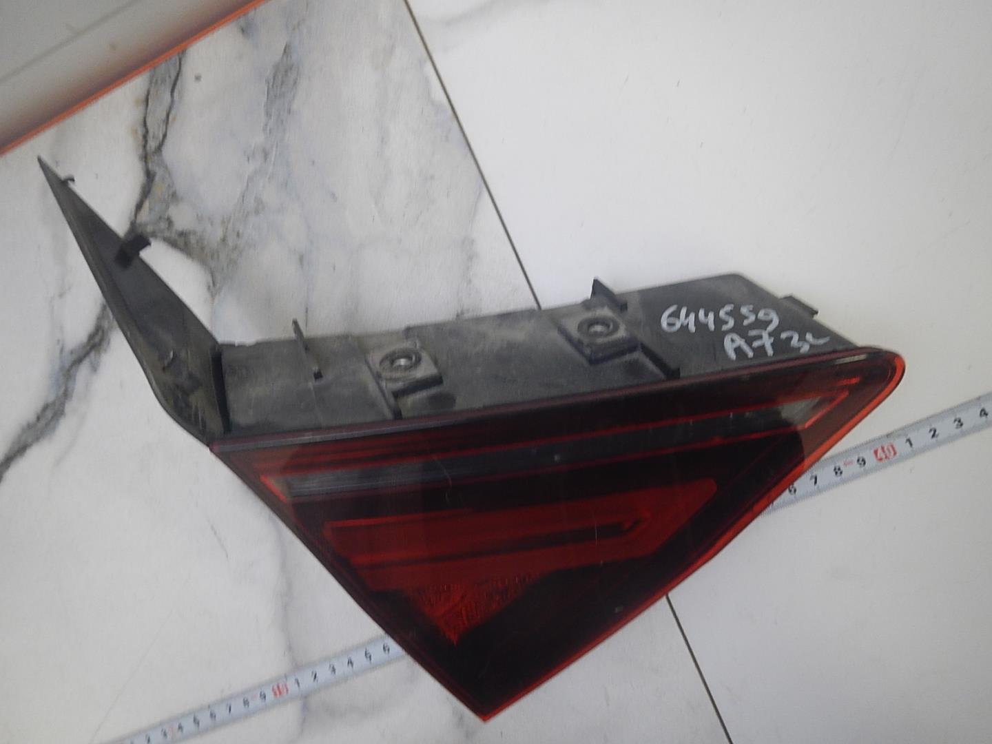 Фонарь задний внутренний левый