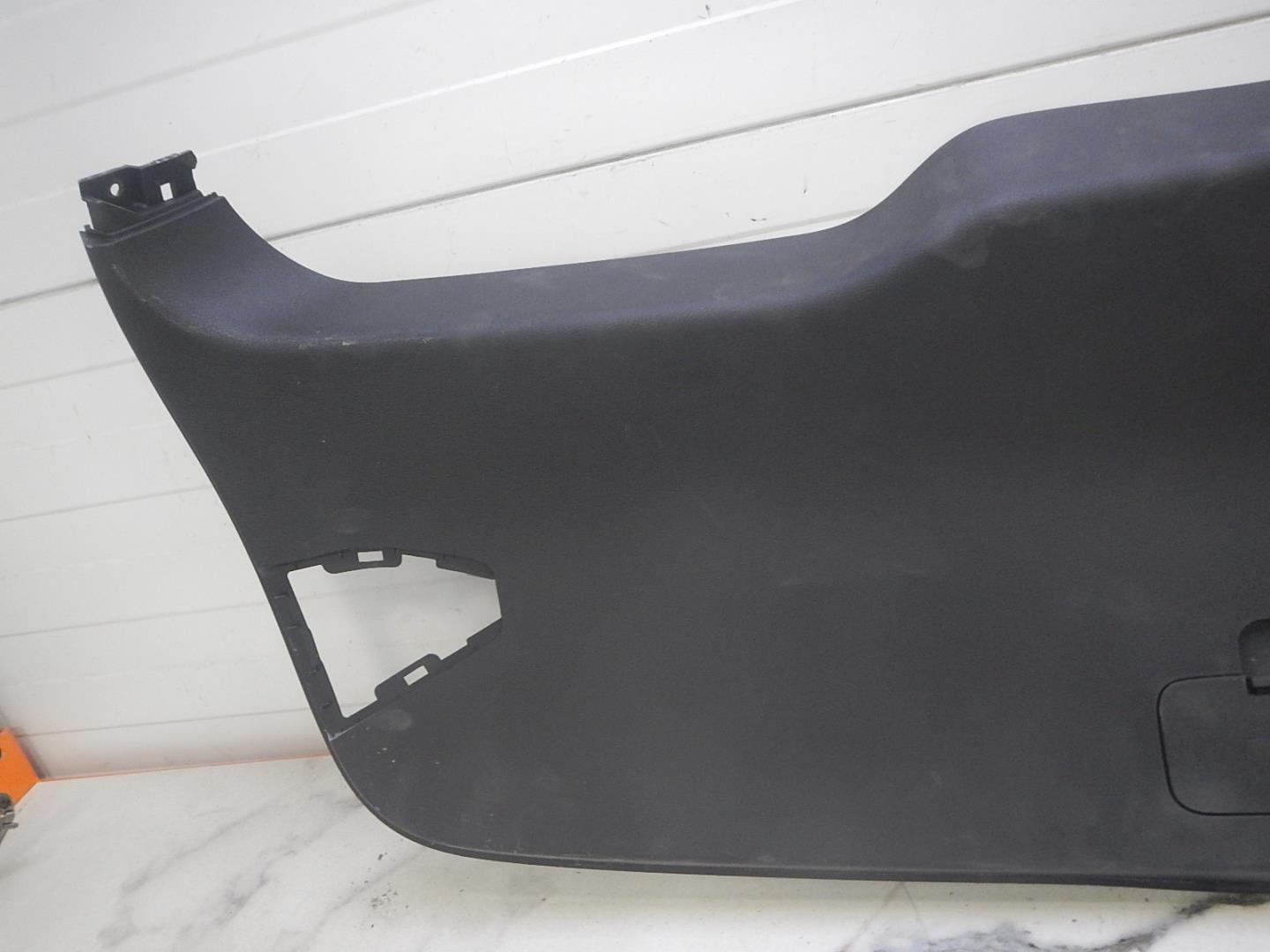 Обшивка двери багажника