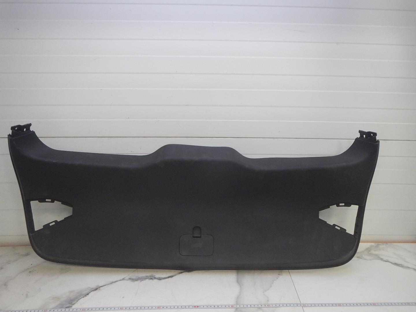 Обшивка двери багажника