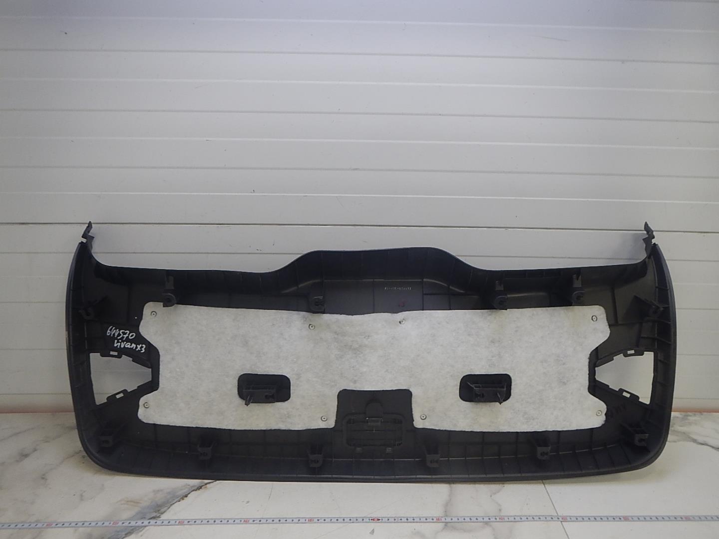 Обшивка двери багажника