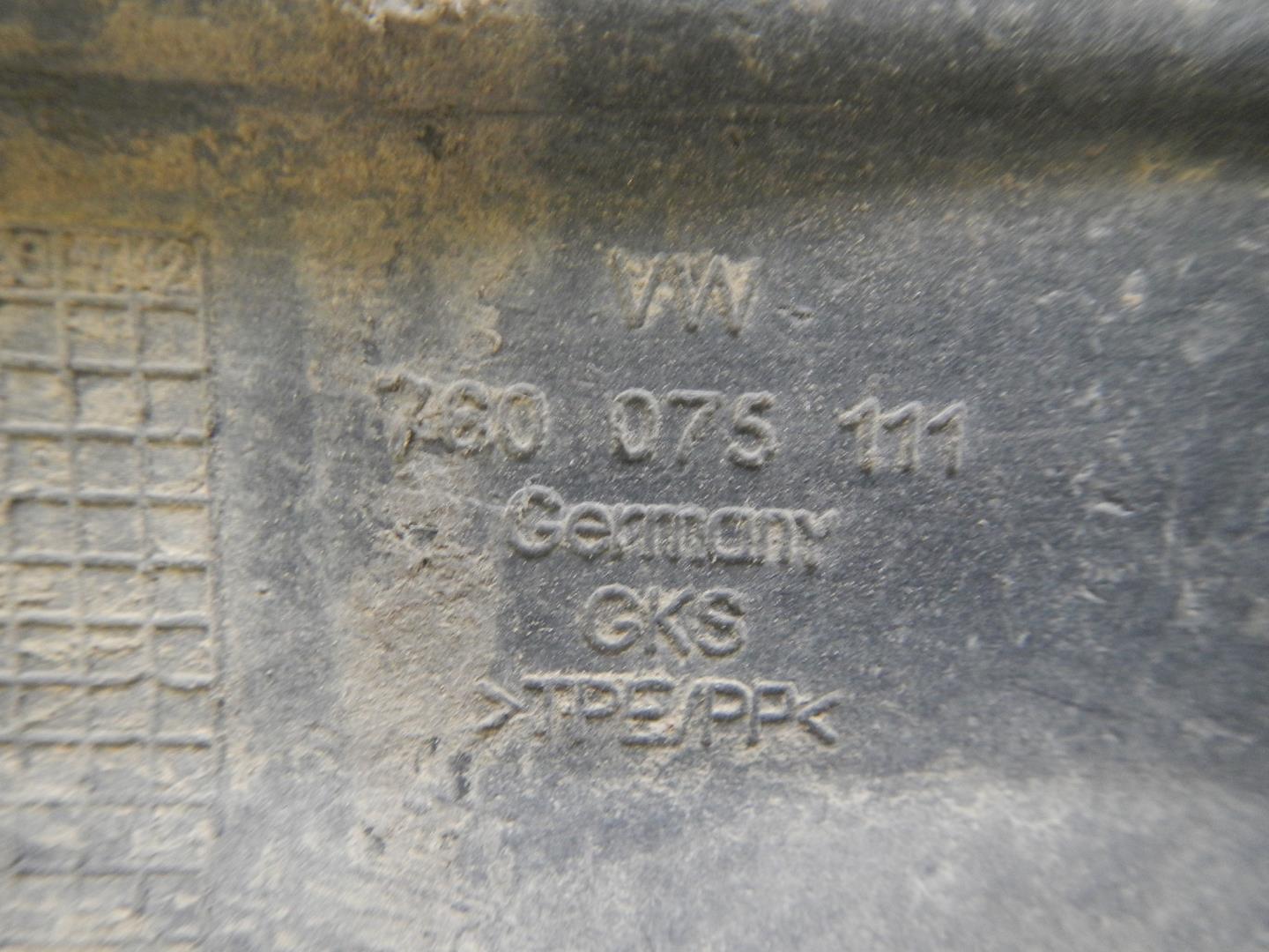 Брызговик передний левый