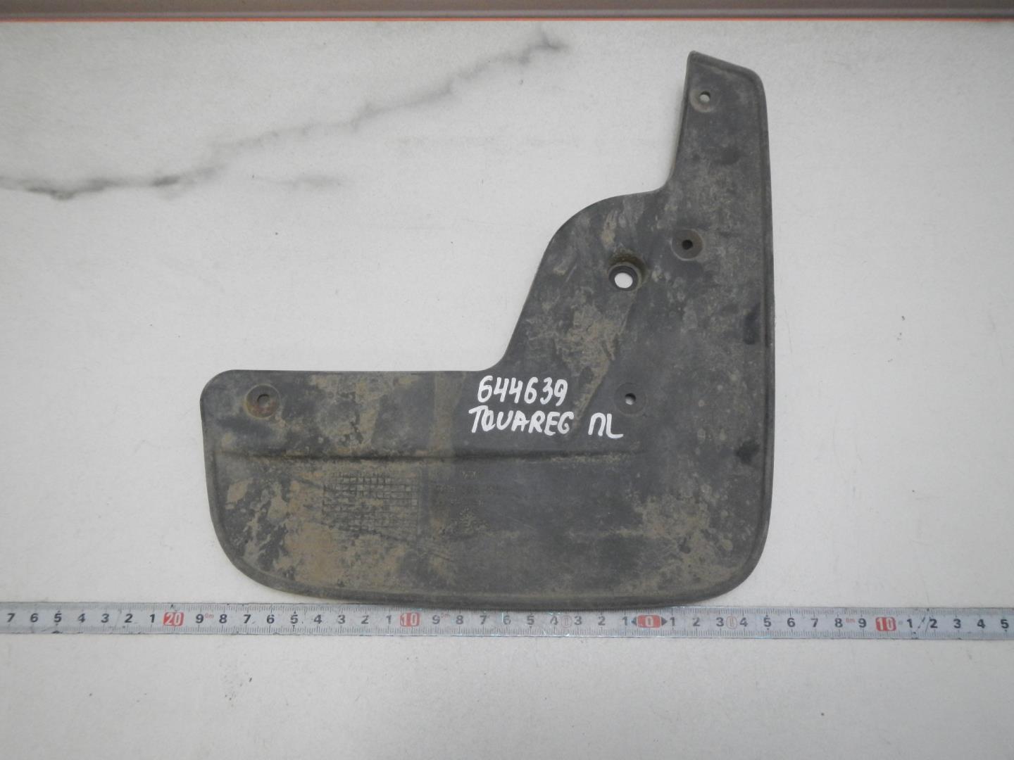 Брызговик передний левый