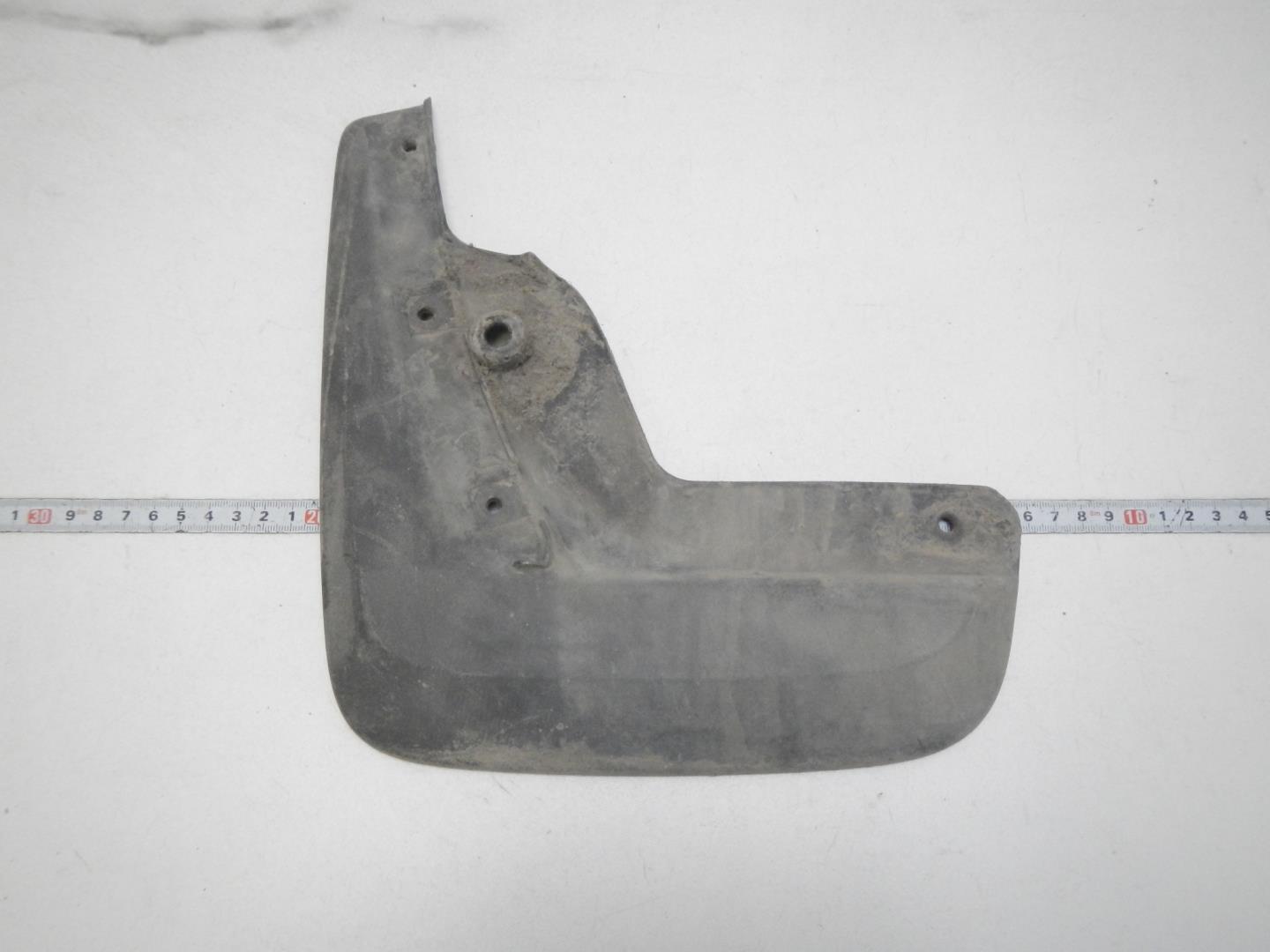 Брызговик передний левый