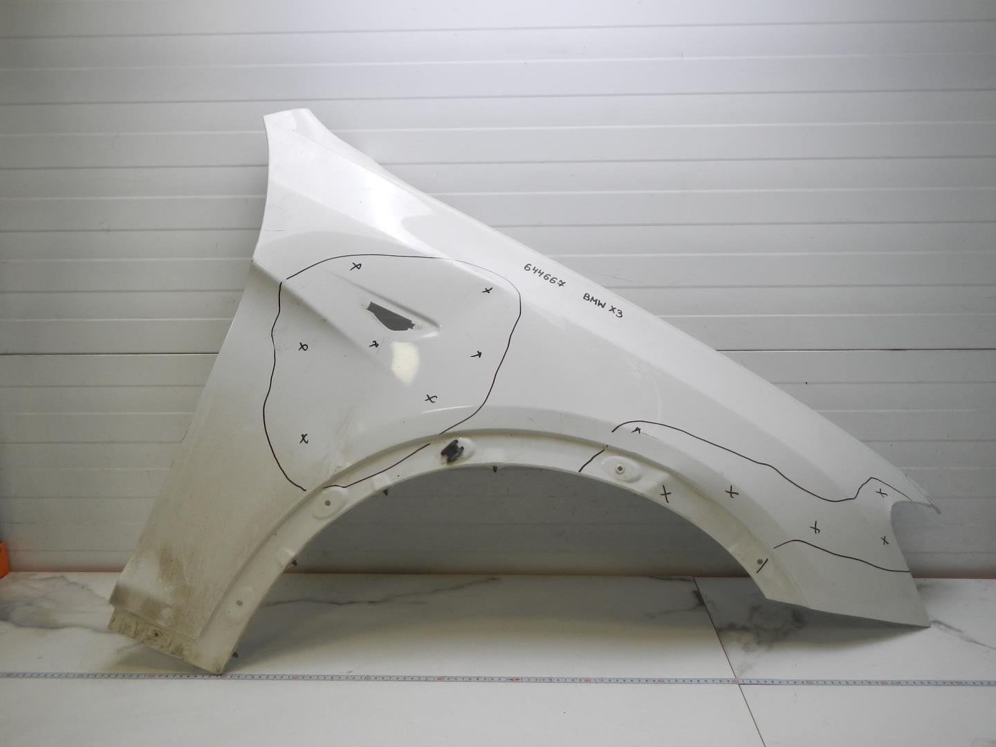 Крыло переднее правое