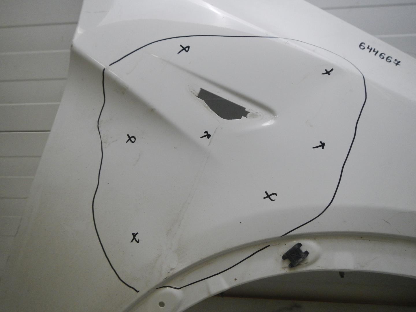 Крыло переднее правое