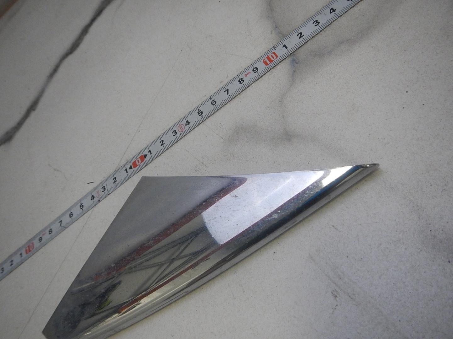 Молдинг переднего бампера правый