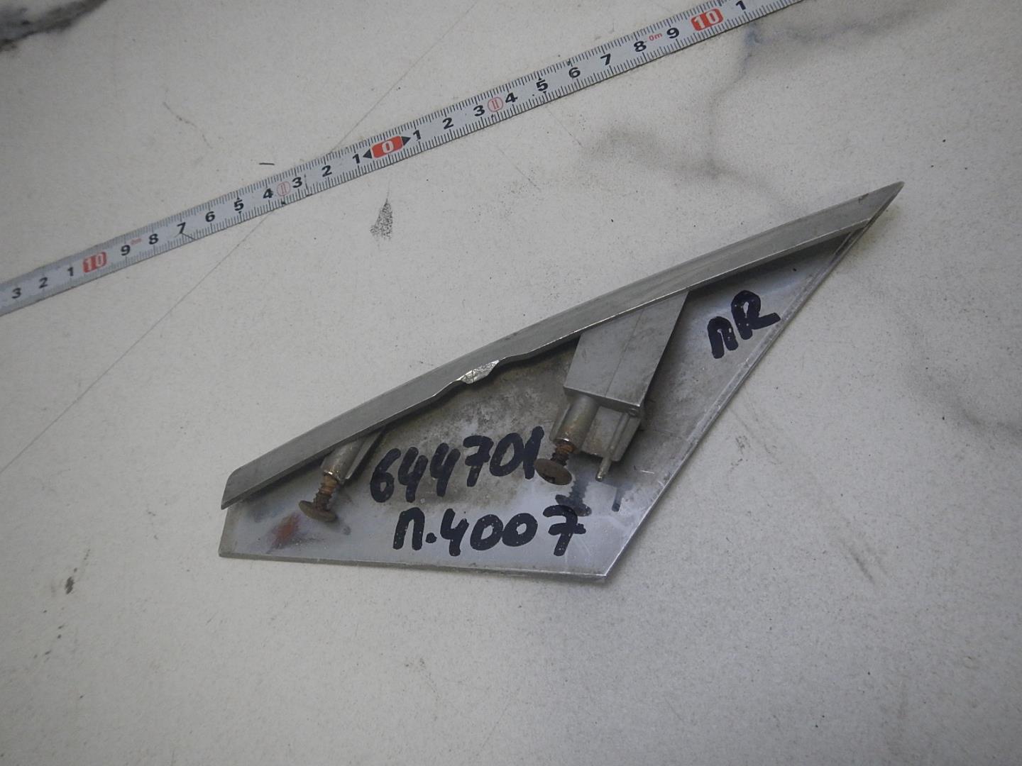 Молдинг переднего бампера правый