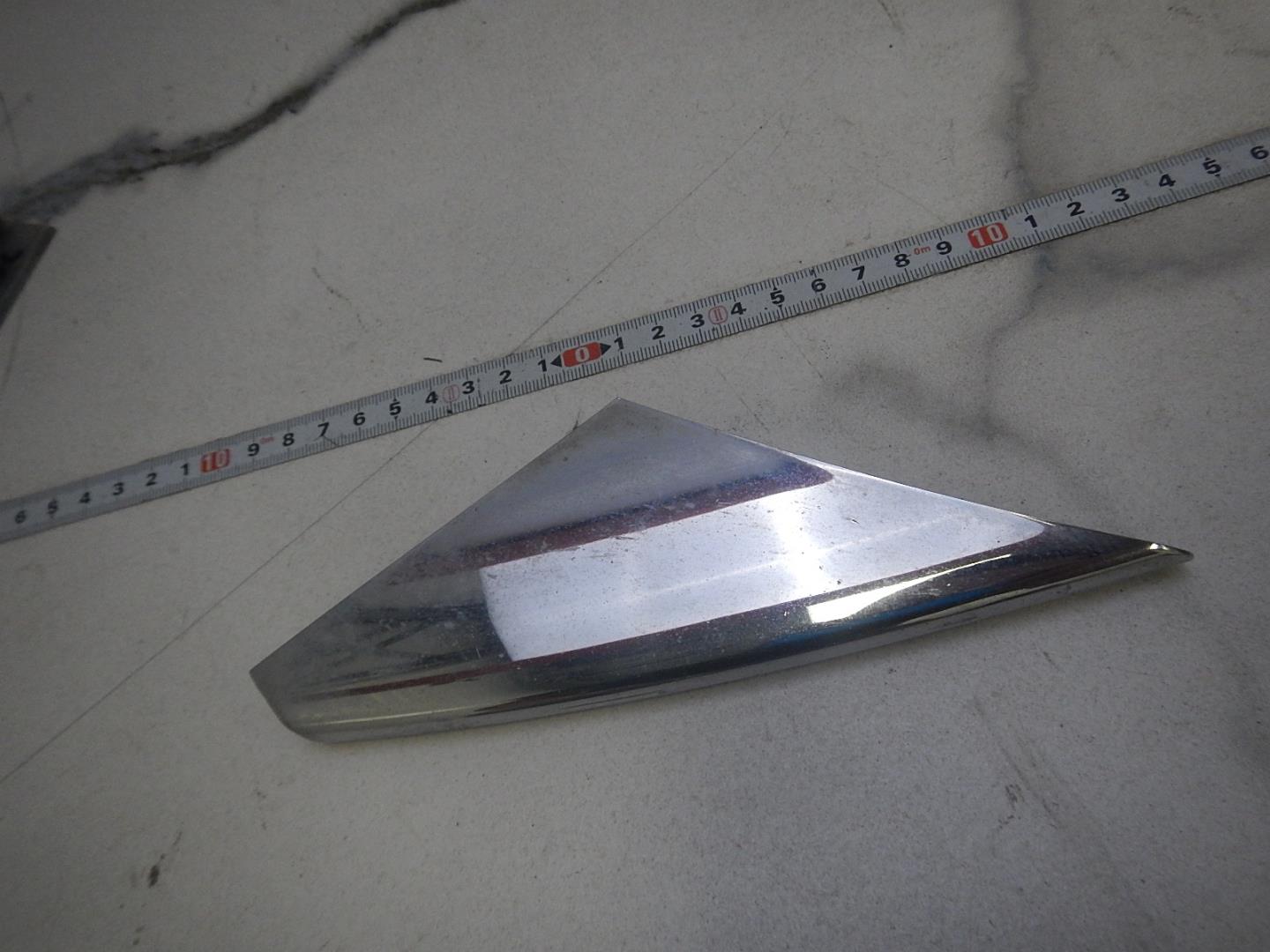 Молдинг переднего бампера правый