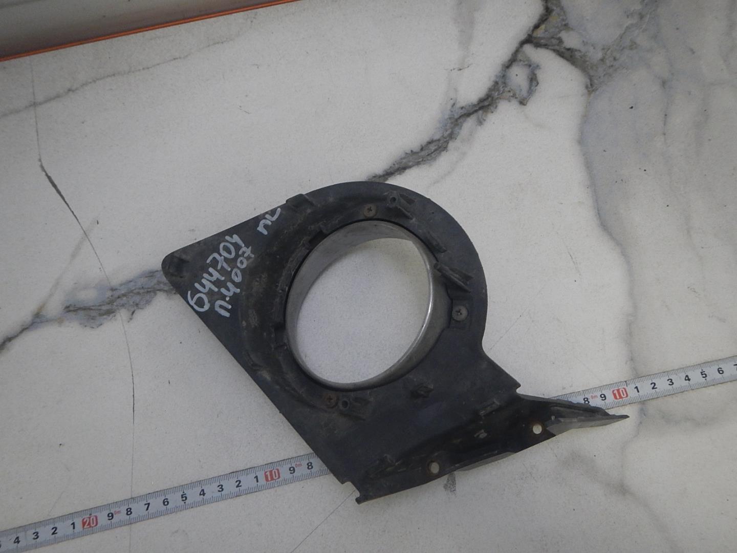 Рамка противотуманной фары левой