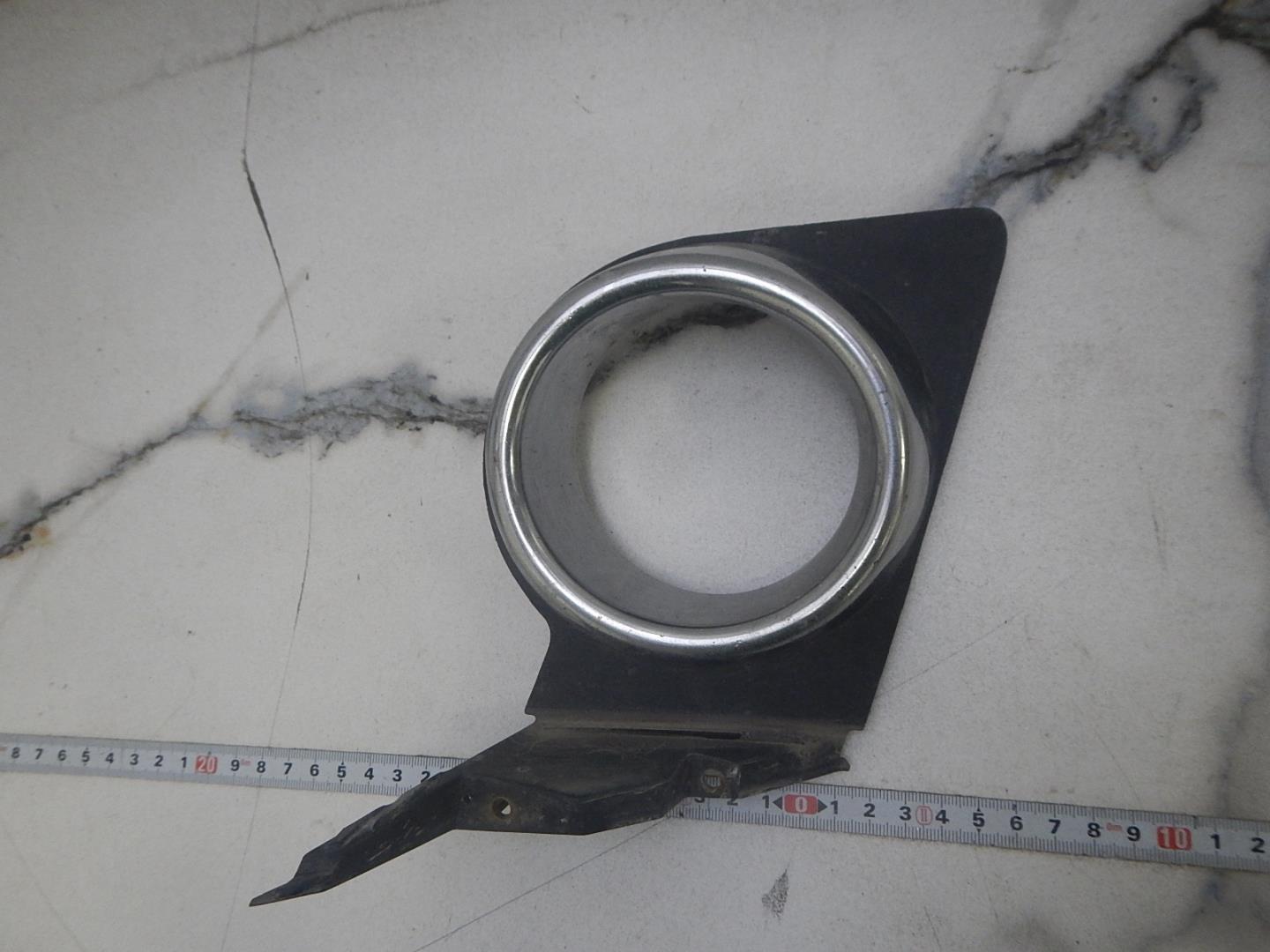 Рамка противотуманной фары левой