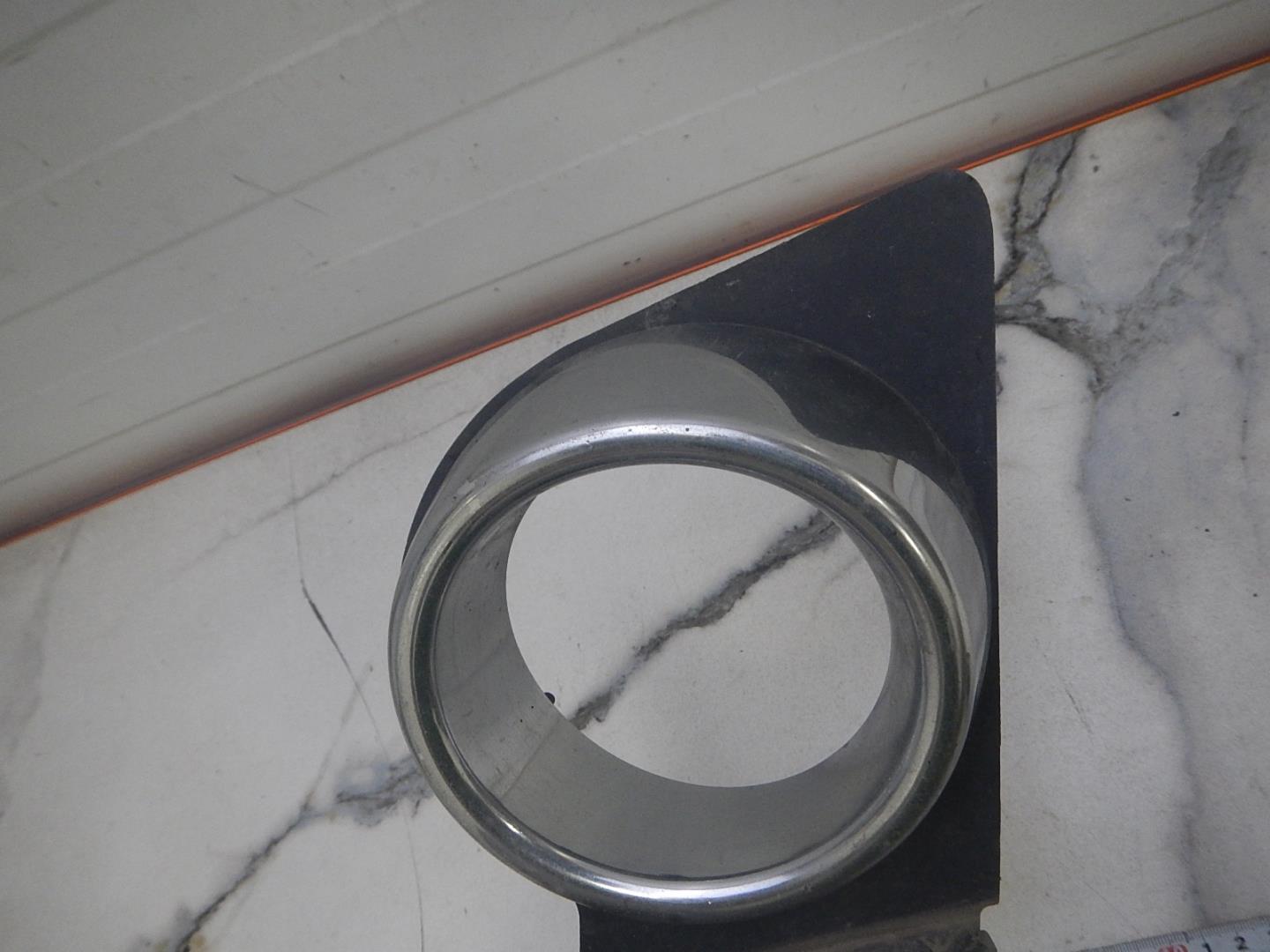 Рамка противотуманной фары левой