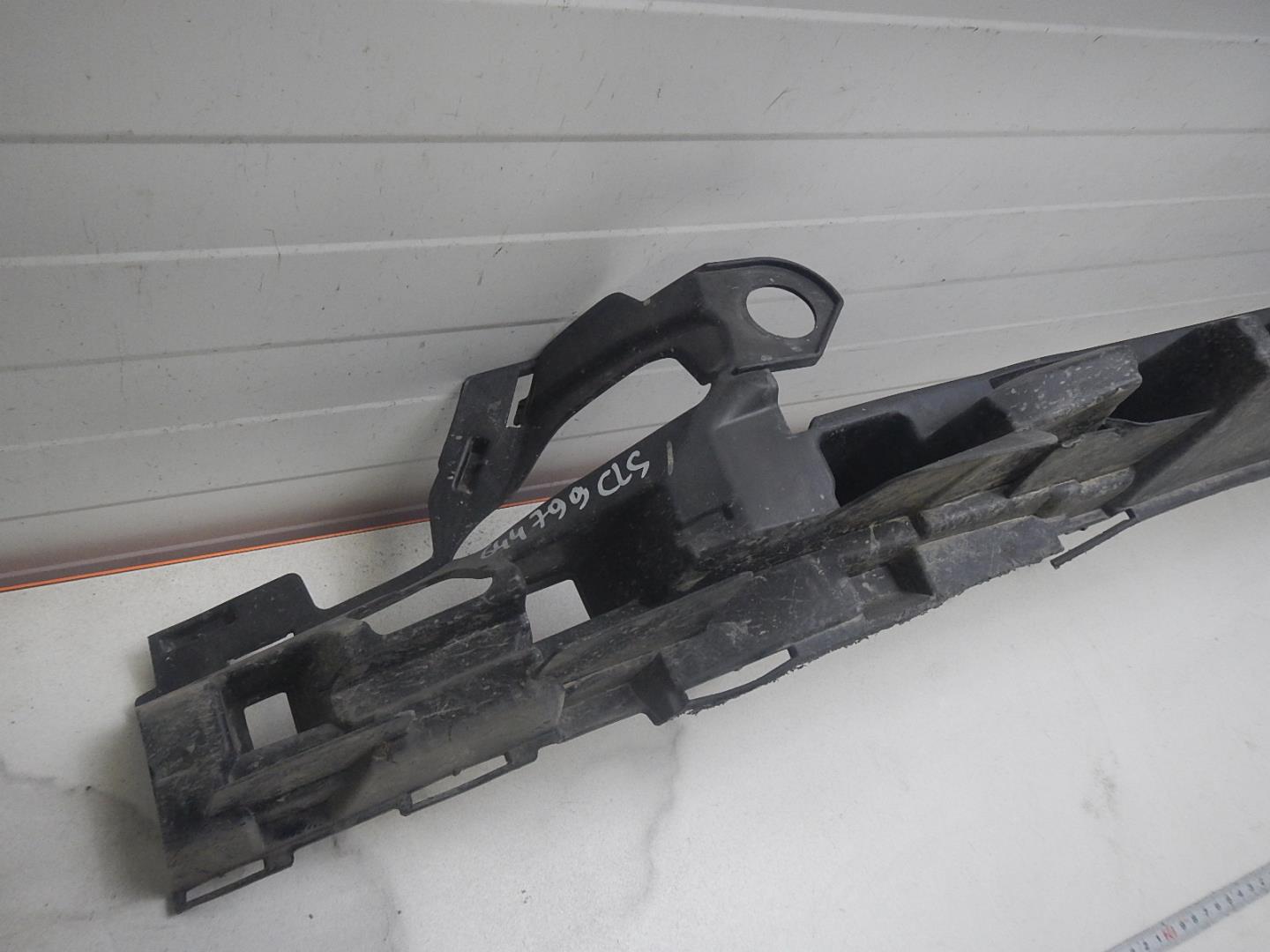 Кронштейн переднего бампера