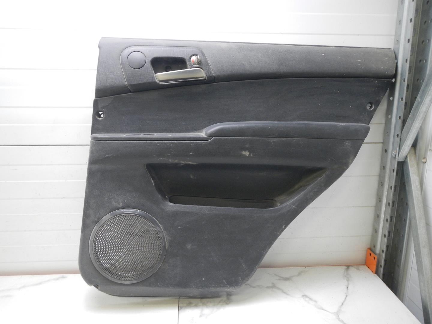 Обшивка двери задней правой