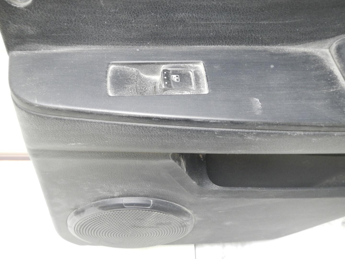 Обшивка двери задней правой