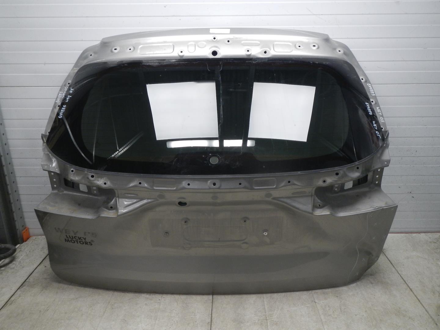 Дверь багажника