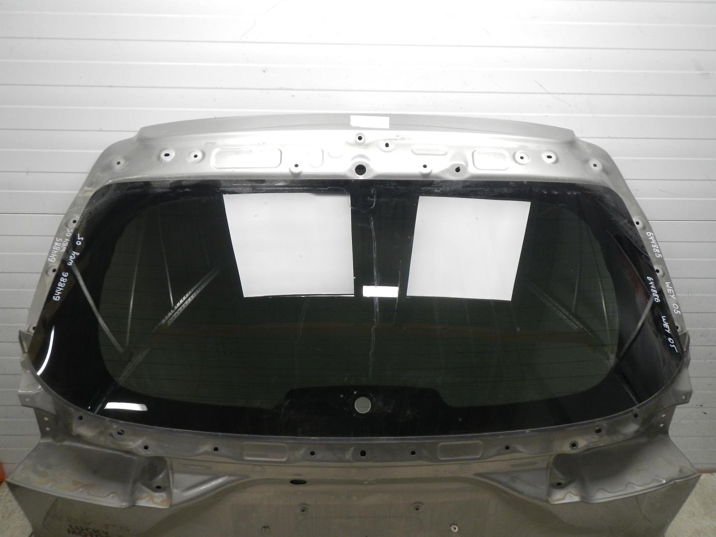 Стекло двери багажника