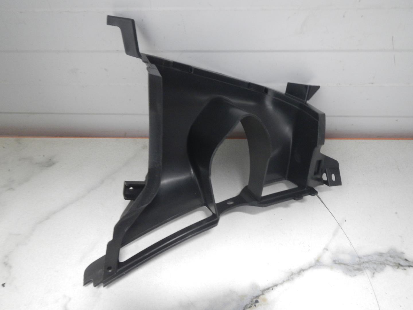 Воздуховод радиатора правый