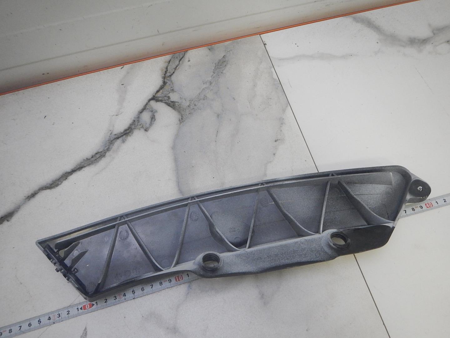 Кронштейн переднего бампера правый