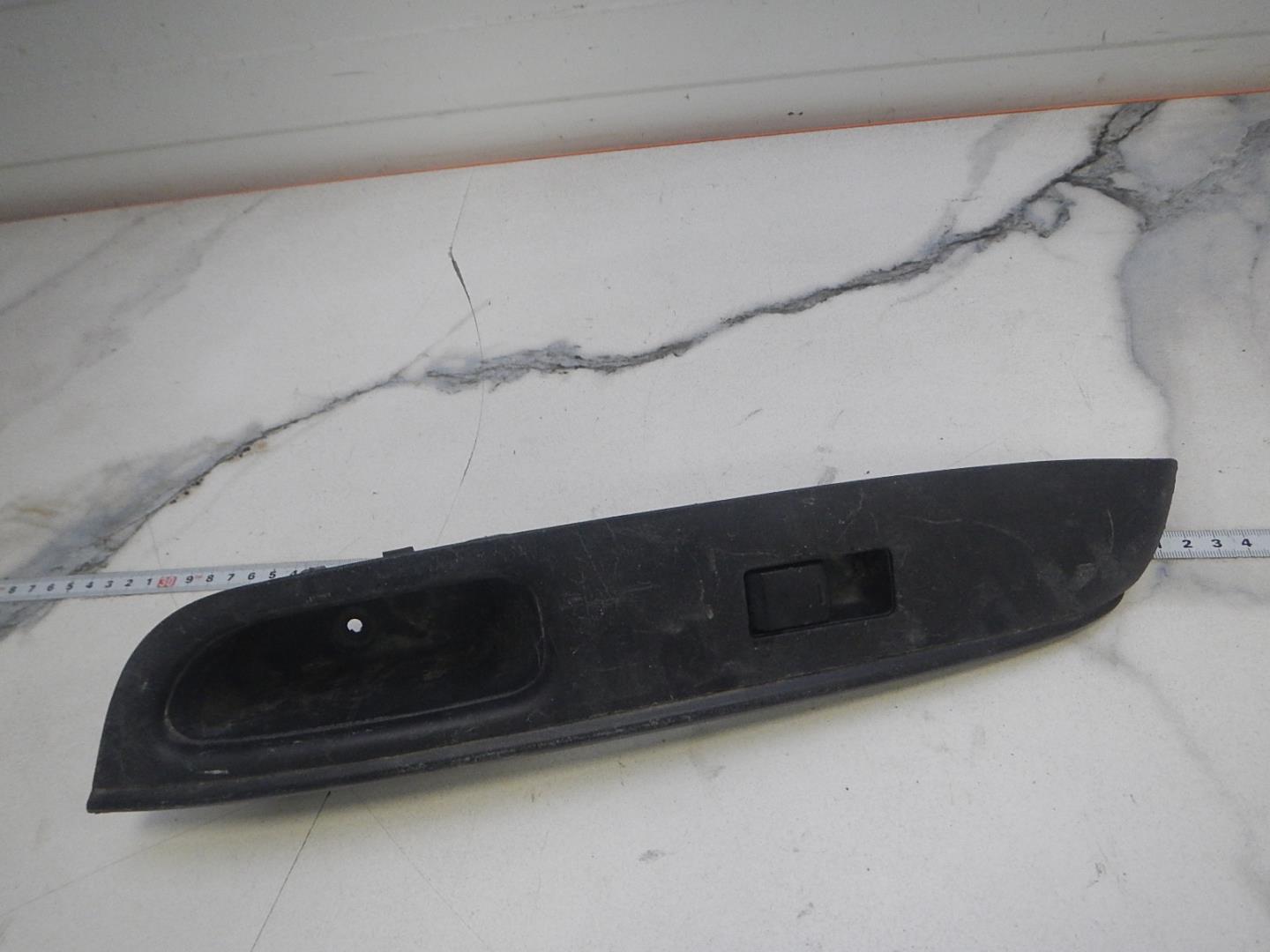 Кнопка стеклоподъемника