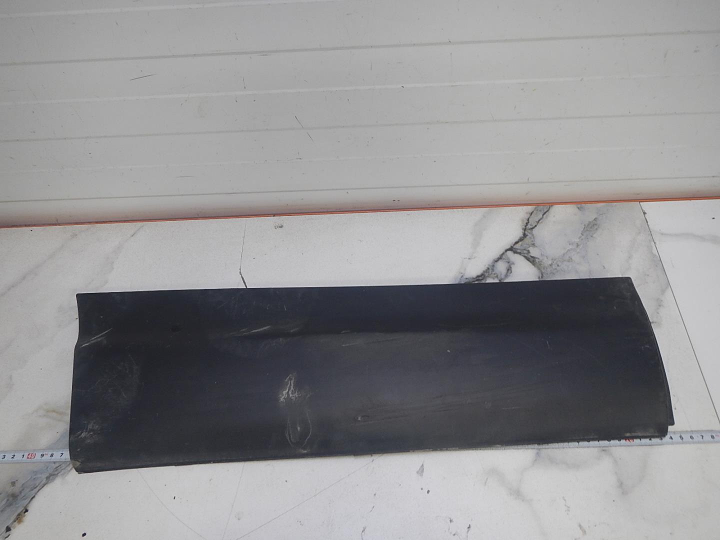 Молдинг задней правой двери