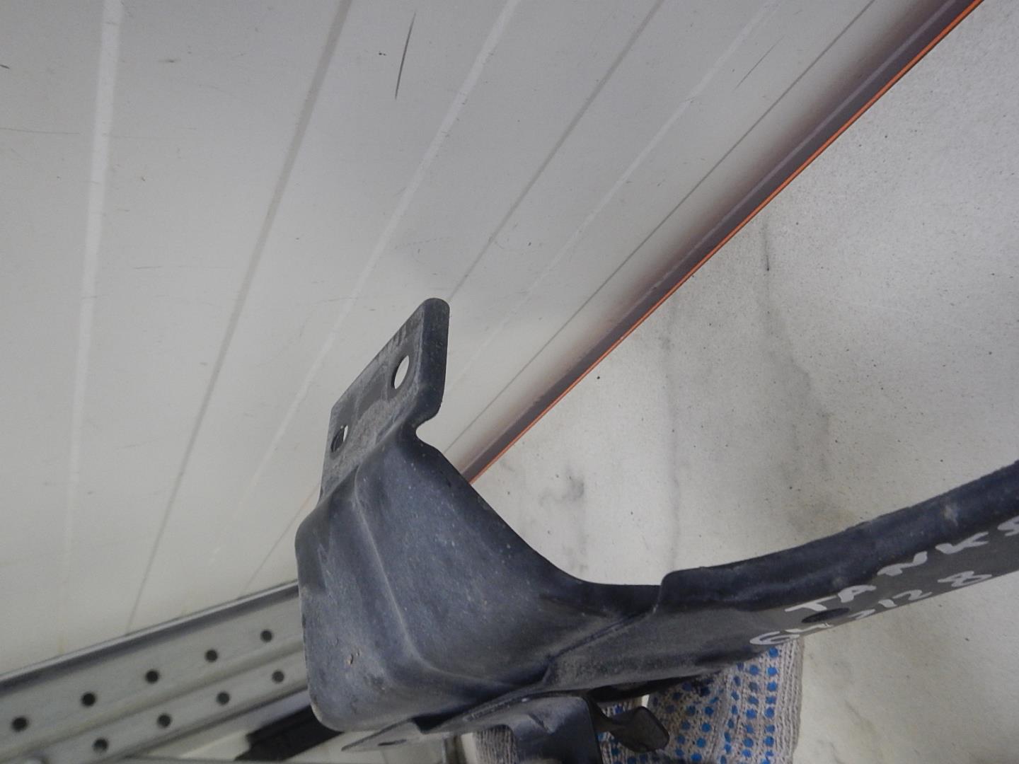 Кронштейн переднего бампера