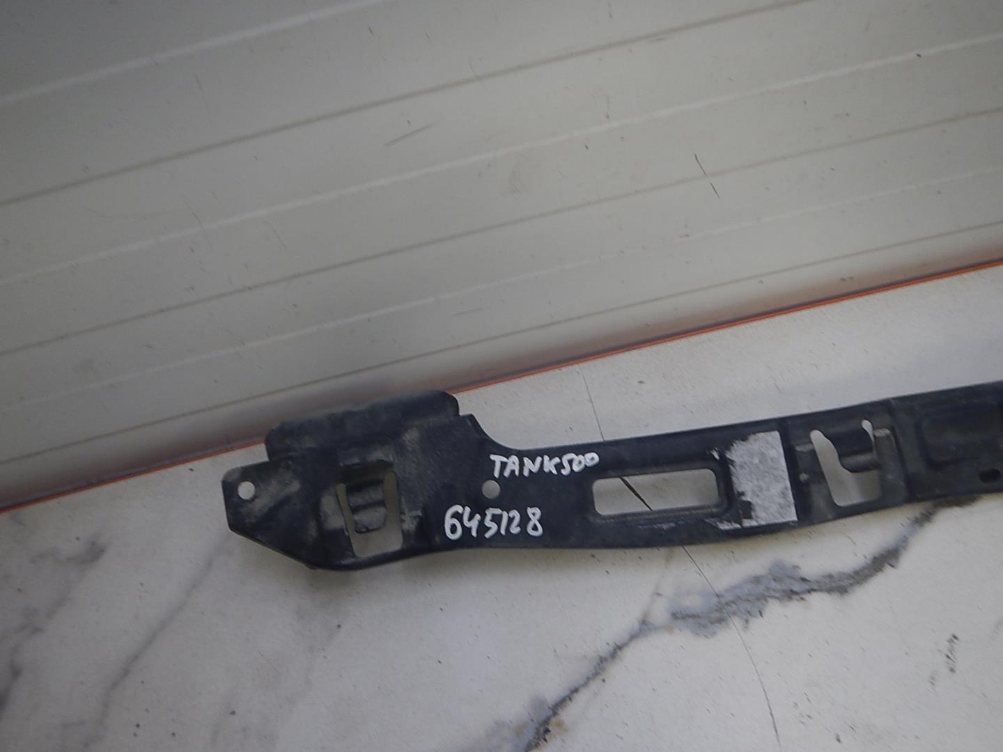 Кронштейн переднего бампера