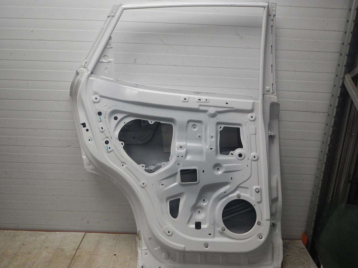 Дверь задняя левая