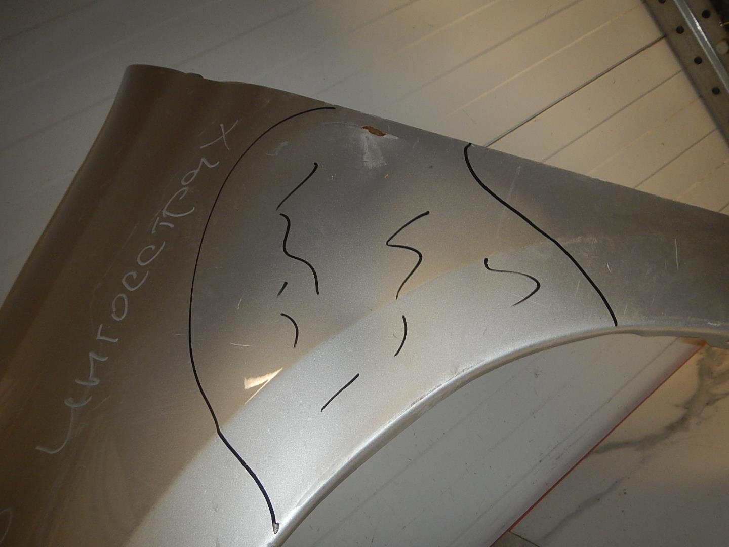 Крыло переднее левое