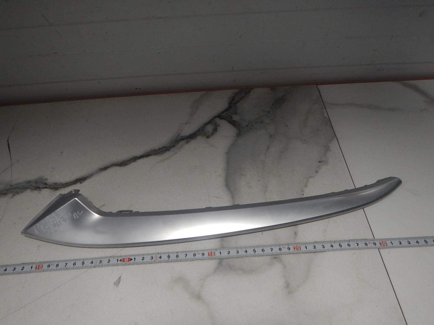 Молдинг переднего бампера левый