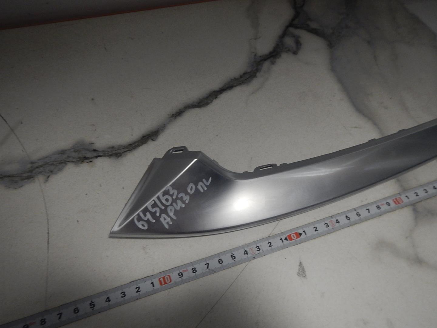 Молдинг переднего бампера левый