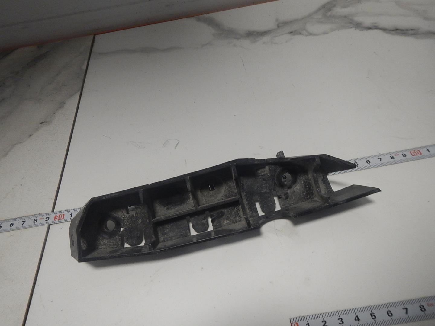 Кронштейн переднего бампера левый