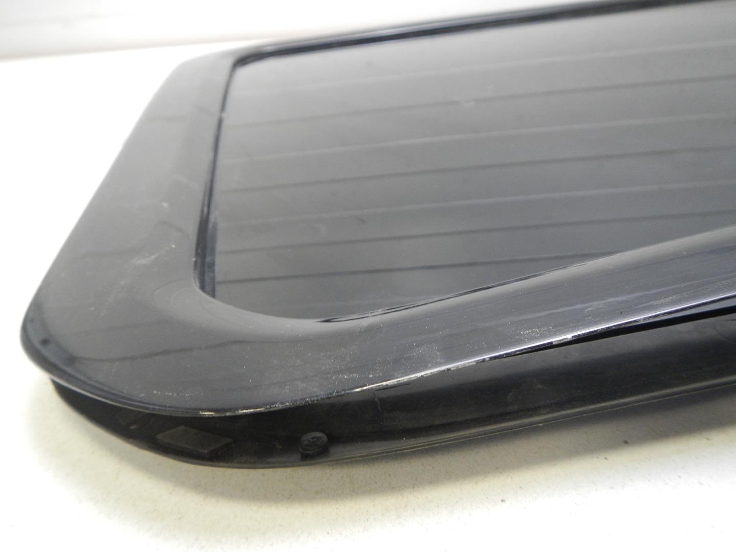 Стекло кузовное глухое правое