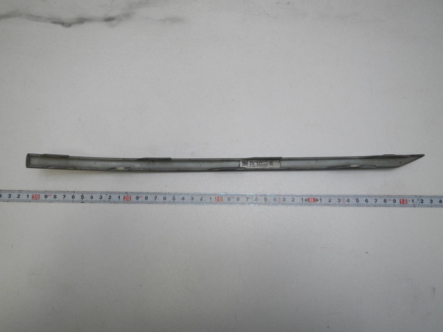 Молдинг переднего бампера левый