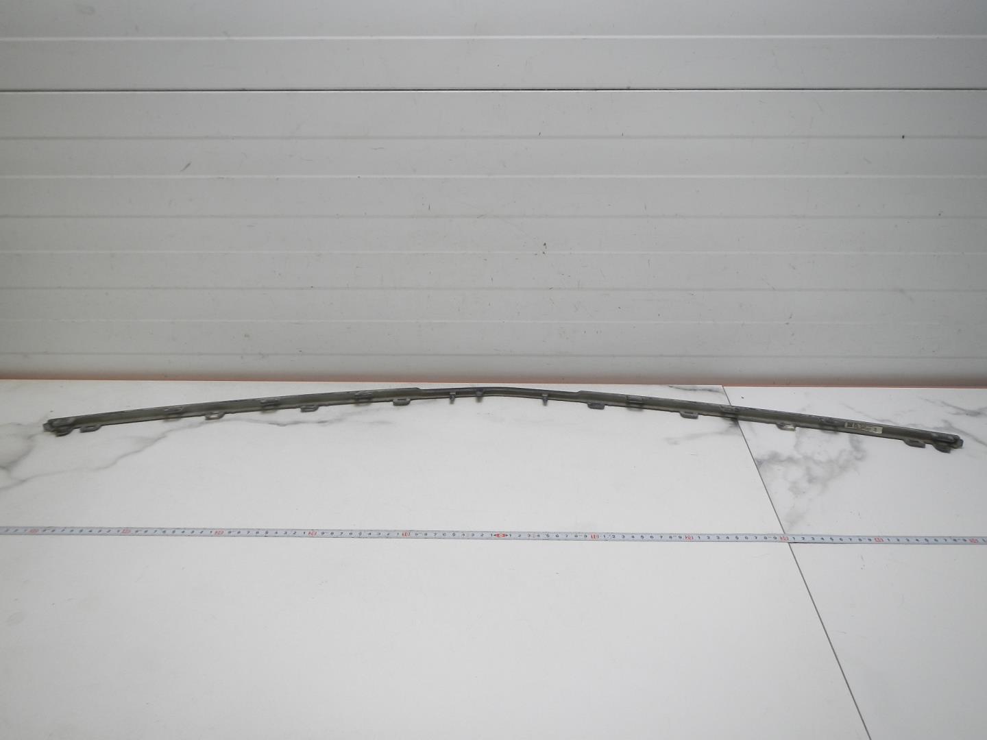 Молдинг переднего бампера